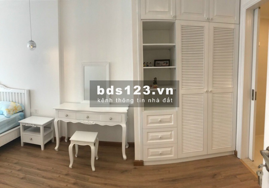 Cần cho thuê gấp căn hộ CC Richstar-Hoà Bình, giá 11tr full NT,2PN,2WC vô ở liền. LH 0816821989