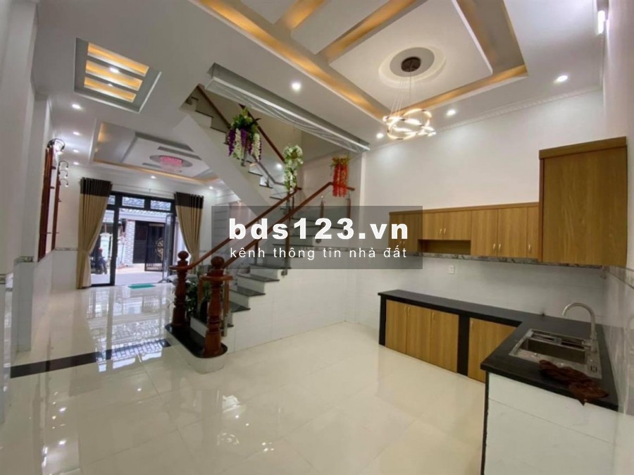 Bán Nhà To Đùng 96 m2 Giá Rẻ 7 Tỷ 300 Đường Nguyễn Thanh Tuyền. Tân Bình.