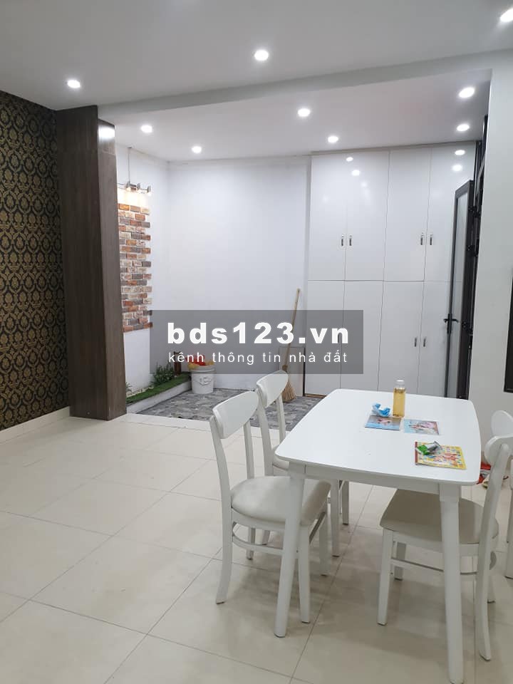 [Hiếm-Hot] Nhà 3 tầng, mới, đẹp gần 40m2 cần bán phố Bồ Đề giá chỉ hơn 3 tỷ