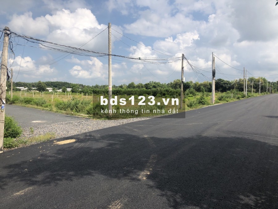 Bán lô đất 12X44 thổ cư 100m2, giá 4,7 triệu/m2 mặt đường nhựa 7m, ở Hồ Tràm Xuyên Mộc LH 0902651012