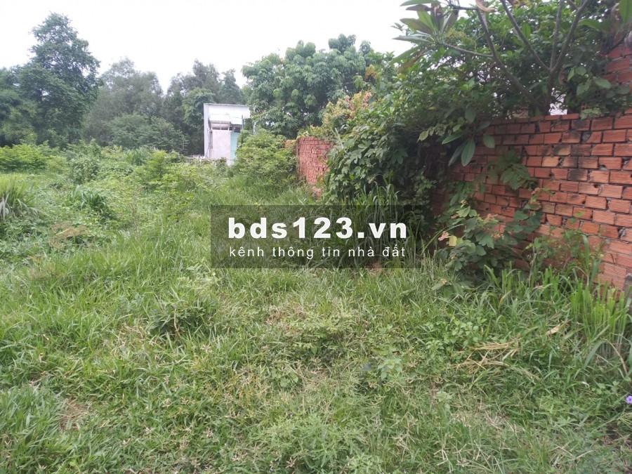 Bán lô đất 1200m2 gần khu công nghiệp giá 380 triệu LH:0937.385.179