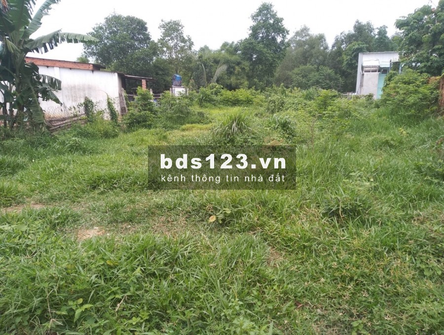 Bán lô đất 1200m2 gần khu công nghiệp giá 380 triệu LH:0937.385.179