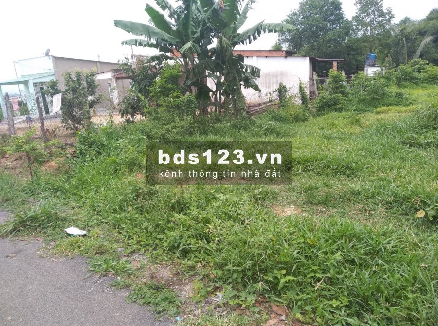 Bán lô đất 1200m2 gần khu công nghiệp giá 380 triệu LH:0937.385.179
