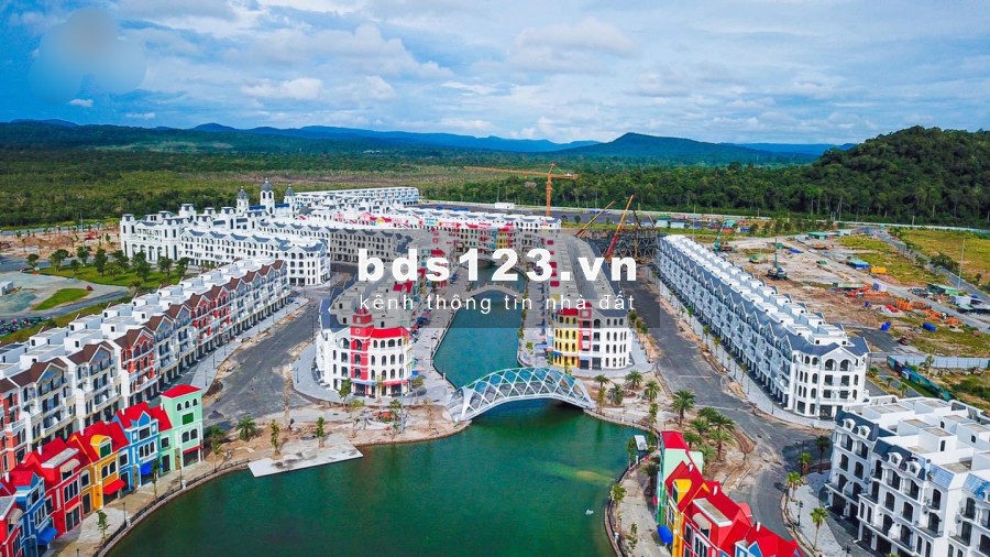 GRAND WORLD PHÚ QUỐC - SHOP 24/7 CĂN GÓC HỒ TRUNG TÂM.GIÁ CHỈ 4 TỶ 98m2