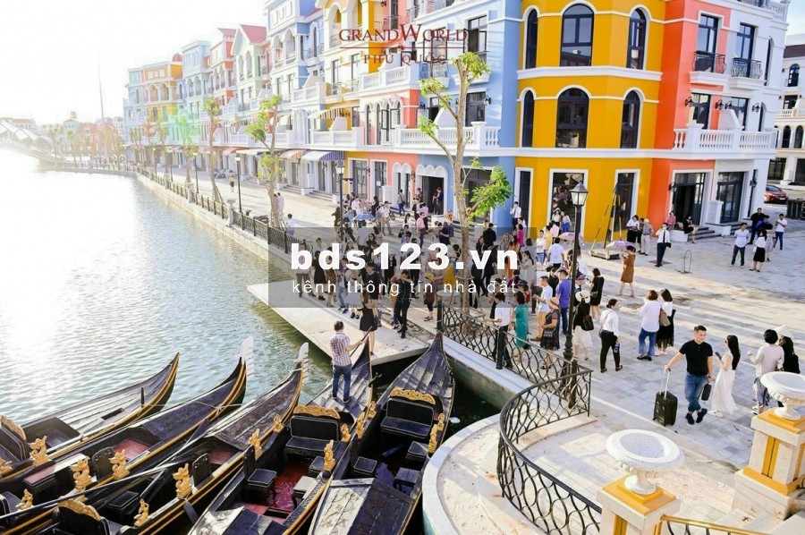 GRAND WORLD PHÚ QUỐC - SHOP 24/7 CĂN GÓC HỒ TRUNG TÂM.GIÁ CHỈ 4 TỶ 98m2