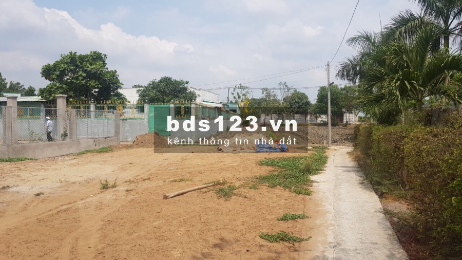 Bán đất 2 mặt tiền đường Hóc Hưu, Quy Đức, Bình Chánh. DT 566m2 ngang 12x48m, giá 1,8 tỷ SHR