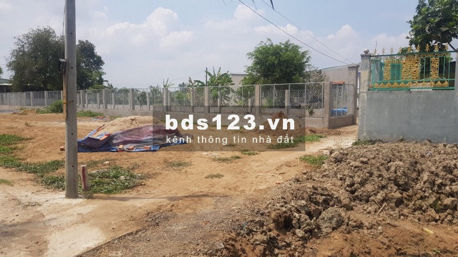 Bán đất 2 mặt tiền đường Hóc Hưu, Quy Đức, Bình Chánh. DT 566m2 ngang 12x48m, giá 1,8 tỷ SHR