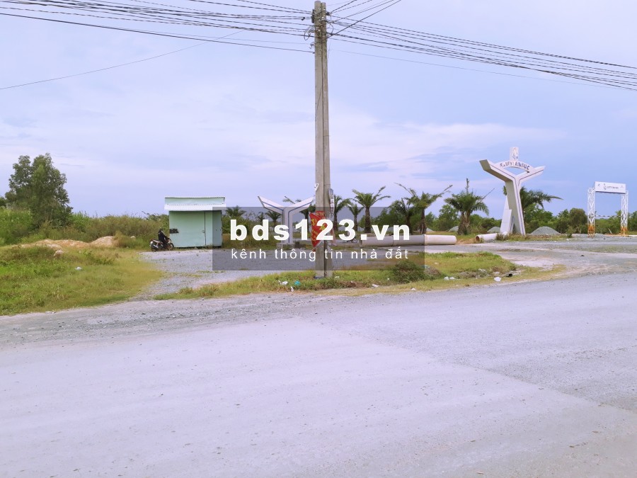 Lô góc cực đẹp 200m2, mặt tiền đường lớn nhất KDC Tân Đức, Ngã 3 Đại lộ long An băng ra tỉnh lộ 824 Đức Hoà đông đúc