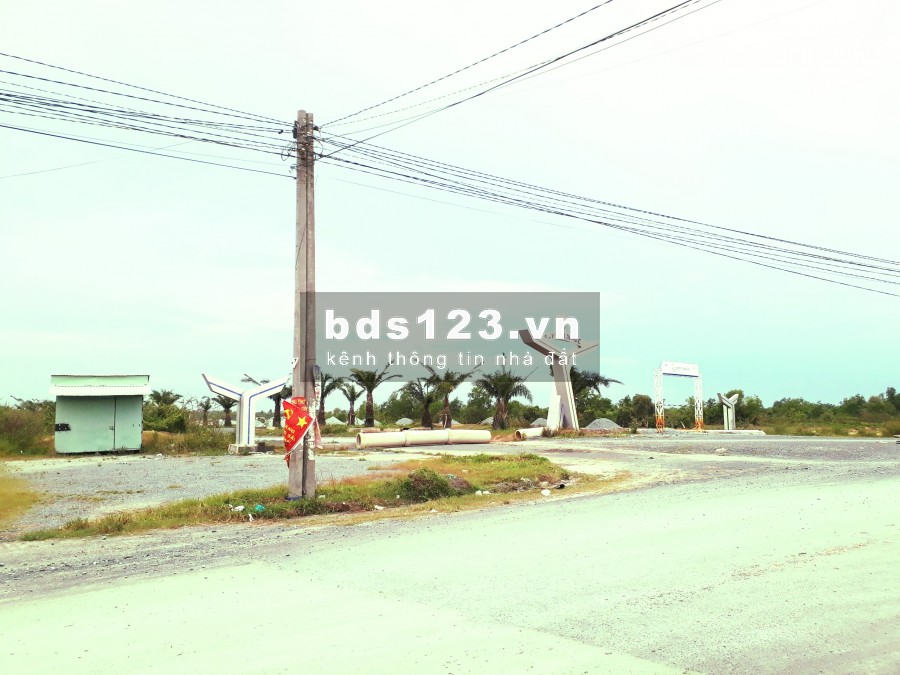 Lô góc cực đẹp 200m2, mặt tiền đường lớn nhất KDC Tân Đức, Ngã 3 Đại lộ long An băng ra tỉnh lộ 824 Đức Hoà đông đúc