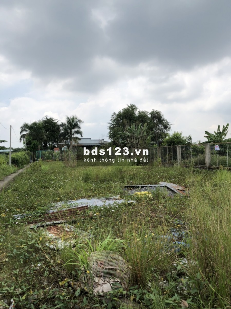Bán đất 2 mặt tiền đường Hóc Hưu, Quy Đức, Bình Chánh. DT 566m2 ngang 12x48m, giá 1,8 tỷ SHR