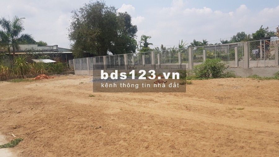 Bán đất 2 mặt tiền đường Hóc Hưu, Quy Đức, Bình Chánh. DT 566m2 ngang 12x48m, giá 1,8 tỷ SHR