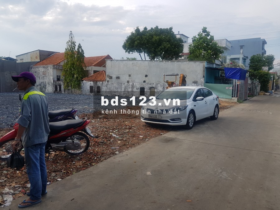 Cho thuê mặt bằng ngang 20m sâu 5m, đường oto vào được,tiện kinh doanh quán nhậu bình dân, cơm trưa, ăn sáng...