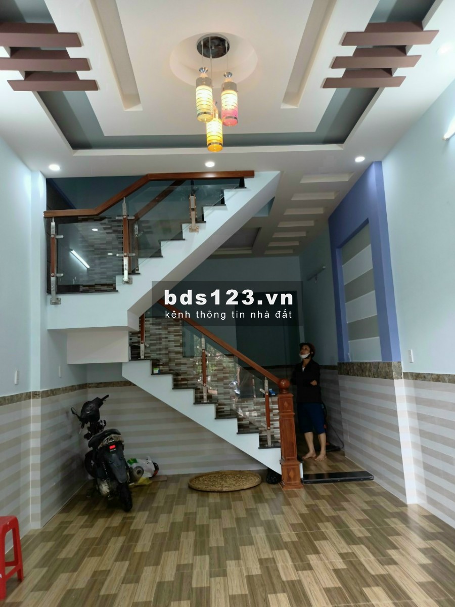 Thiếu nợ ngân hàng cần bán gấp nhà xây mới 1 lầu, hẻm 8m thông, đẹp cuối Lê Trọng Tấn Triết