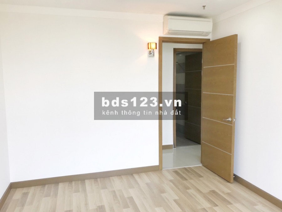 Tôi cần bán gấp căn hộ 2PN Sài Gòn Airport Plaza, nội thất cao cấp giá 4 tỷ. LH 0903 106 266
