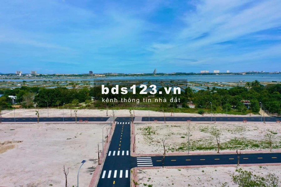 Đất ngay TT Cam Lâm. View đẹp. Giá chỉ 760 triệu/ lô.