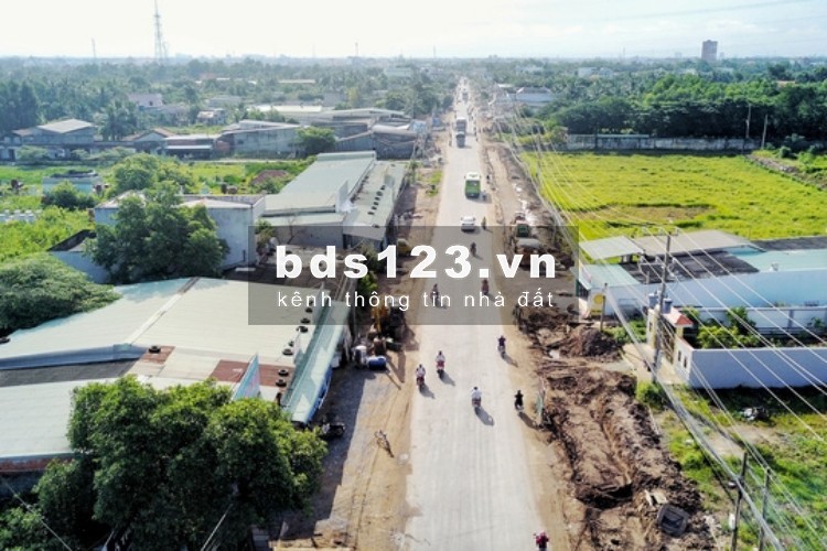 Chính chủ bán gấp 300m(10x30) đất mặt tiền 830B,Long Định,Cần Đước,Long An,giá 6 tỉ,0938078565