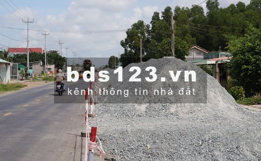 Chính chủ bán gấp 300m(10x30) đất mặt tiền 830B,Long Định,Cần Đước,Long An,giá 6 tỉ,0938078565