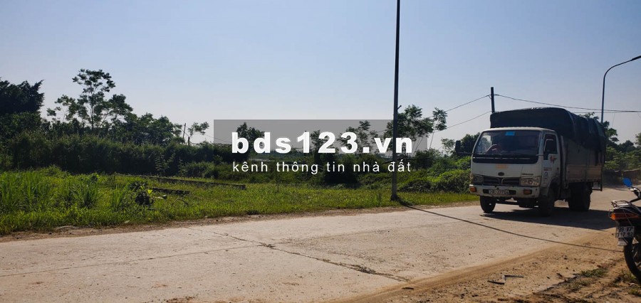 Bán đất mặt đường 6m chạy thẳng ra đường Đại lộ Thăng Long – khu vực sầm uất