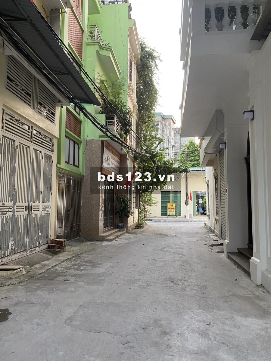 Bán nhà 5 tầng đường ô tô tránh khu vực vip Thạch Bàn, Long Biên giá chỉ 3,x tỷ (x nhỏ)