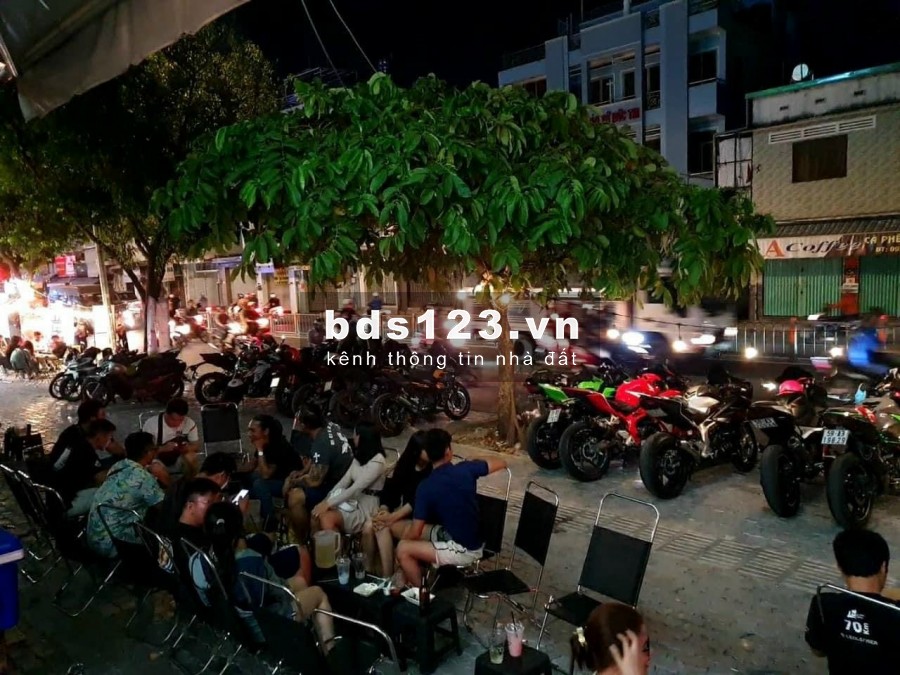Cho thuê mặt bằng mt Cityland Phan Văn Trị có vỉa hè cực rộng