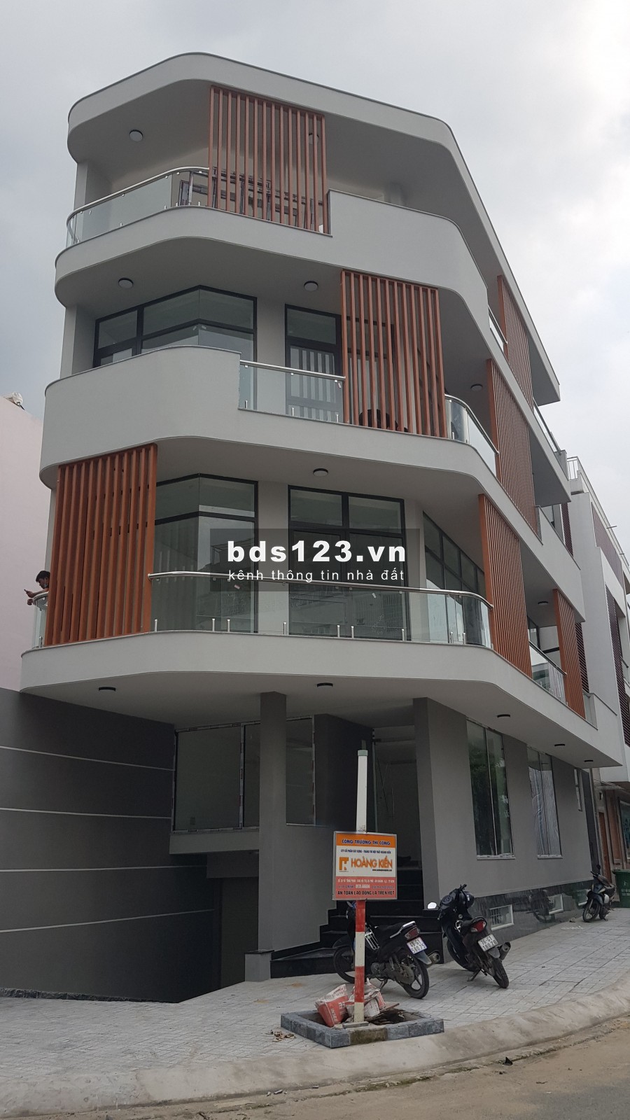 Cho thuê Nhà VP Hầm 4 sàn trống suốt 500m2 Nguyễn quý cảnh An Phú Quận 2 MS:590