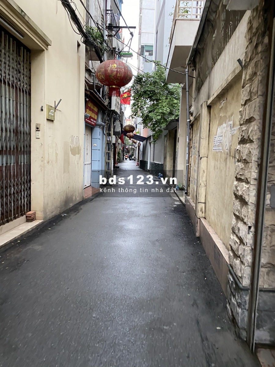 Chỉ có 2,8 tỷ sở hữu căn nhà 4 tầng,40m2 nằm ngay trung tâm quận Nguyễn Văn Cừ, Long Biên