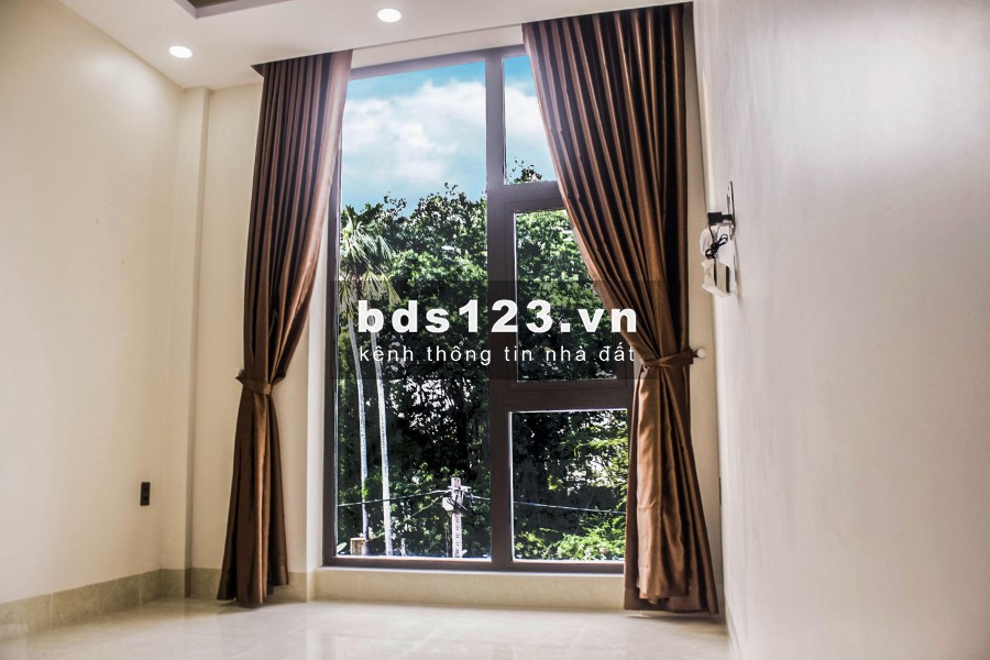 Phòng BAO ĐẸP, MỚI, máy lạnh, tủ lạnh,tủ quần áo- gần ĐH Văn Lang, FPT, 85A Nguyễn Thượng Hiền
