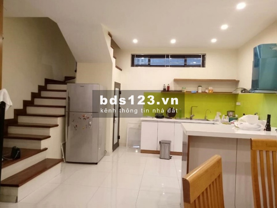Bán gấp nhà Mỹ Đình 60m, 3T, ô tô 30m, An ninh, an sinh tốt.Giá 2,49 tỷ. LH 0975626023