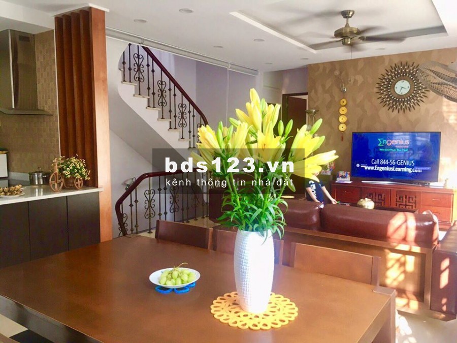 Bán gấp nhà Mỹ Đình 60m, 3T, ô tô 30m, An ninh, an sinh tốt.Giá 2,49 tỷ. LH 0975626023