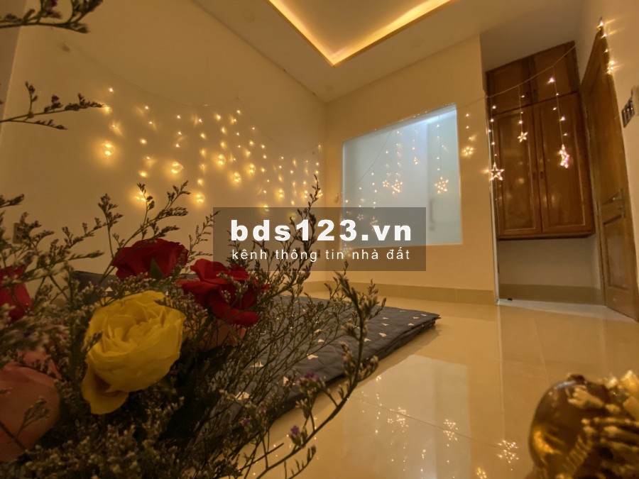 Phòng BAO ĐẸP, MỚI, máy lạnh, tủ lạnh,tủ quần áo- gần ĐH Văn Lang, FPT, 85A Nguyễn Thượng Hiền
