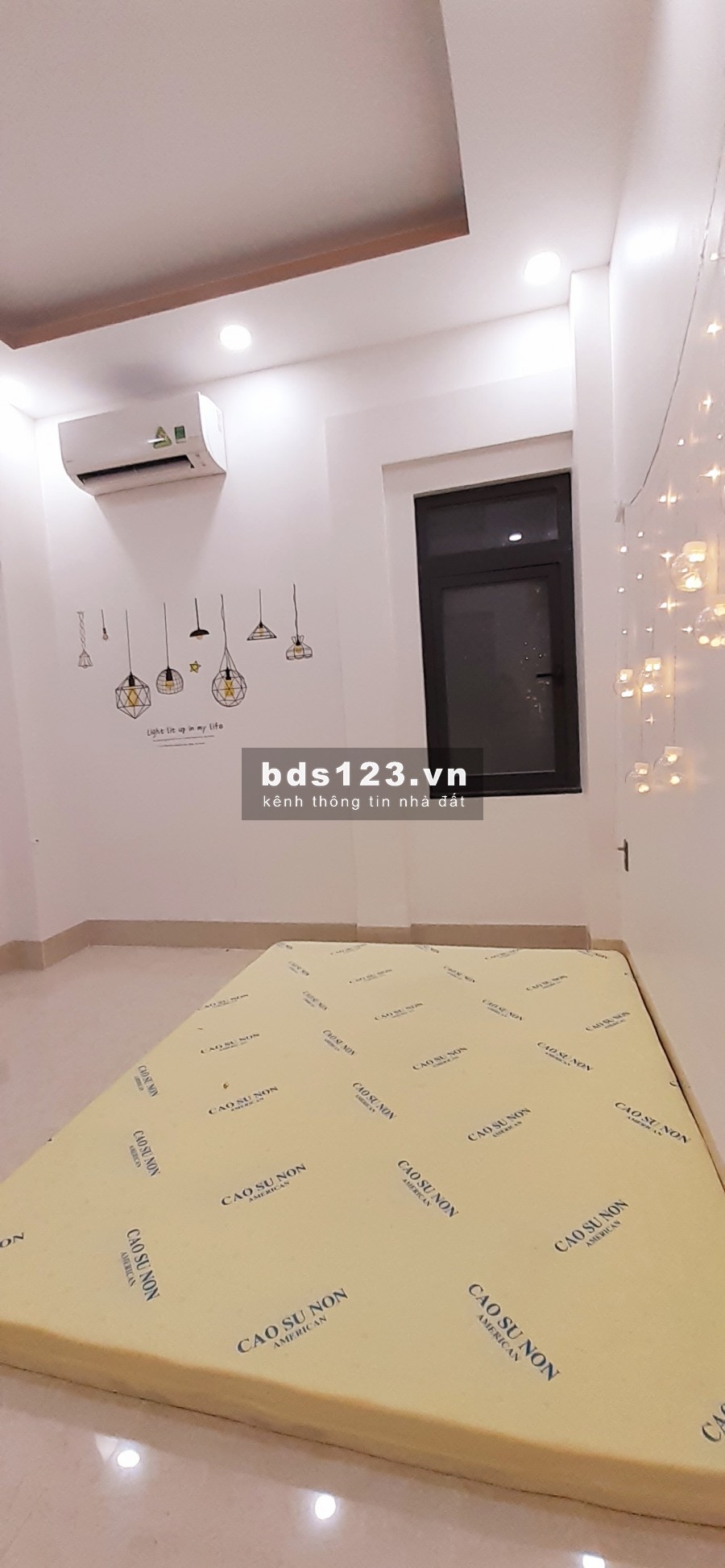 Phòng BAO ĐẸP, MỚI, máy lạnh, tủ lạnh,tủ quần áo- gần ĐH Văn Lang, FPT, 85A Nguyễn Thượng Hiền