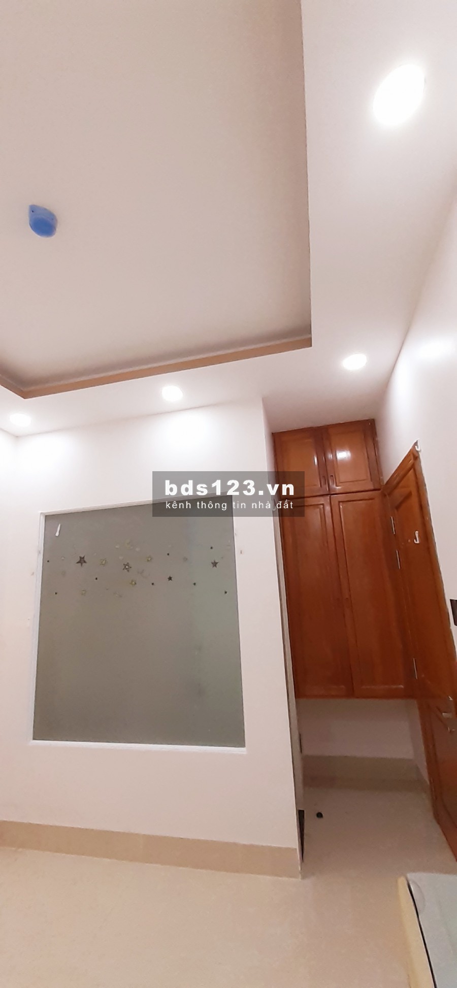 Phòng BAO ĐẸP, MỚI, máy lạnh, tủ lạnh,tủ quần áo- gần ĐH Văn Lang, FPT, 85A Nguyễn Thượng Hiền