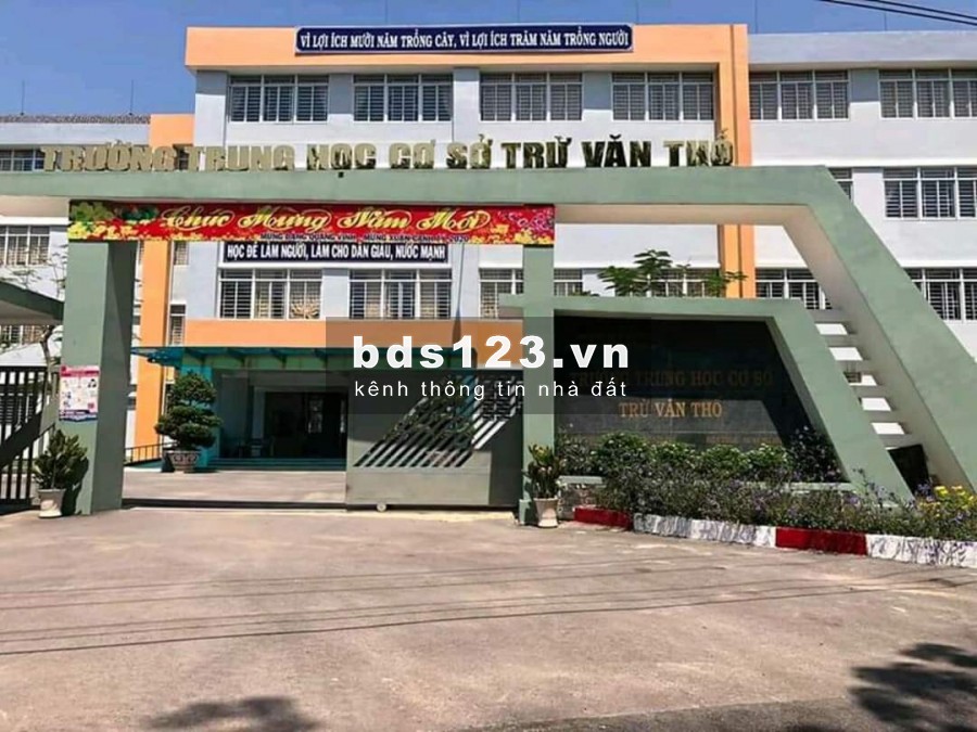 Cần bán 10m mặt tiền đường nhựa 1 xẹc Quốc lộ 13 gần chợ Trừ Văn Thố. LH 0948.566.932
