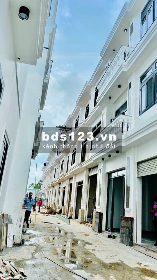 Bán Villa mới xây xong 8x16 Hoàng Phan Thái. Bình Chánh. 2 tấm.