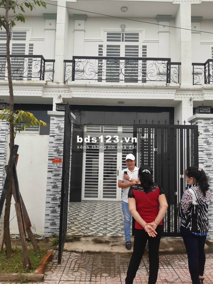 Bán Villa mới xây xong 8x16 Hoàng Phan Thái. Bình Chánh. 2 tấm.