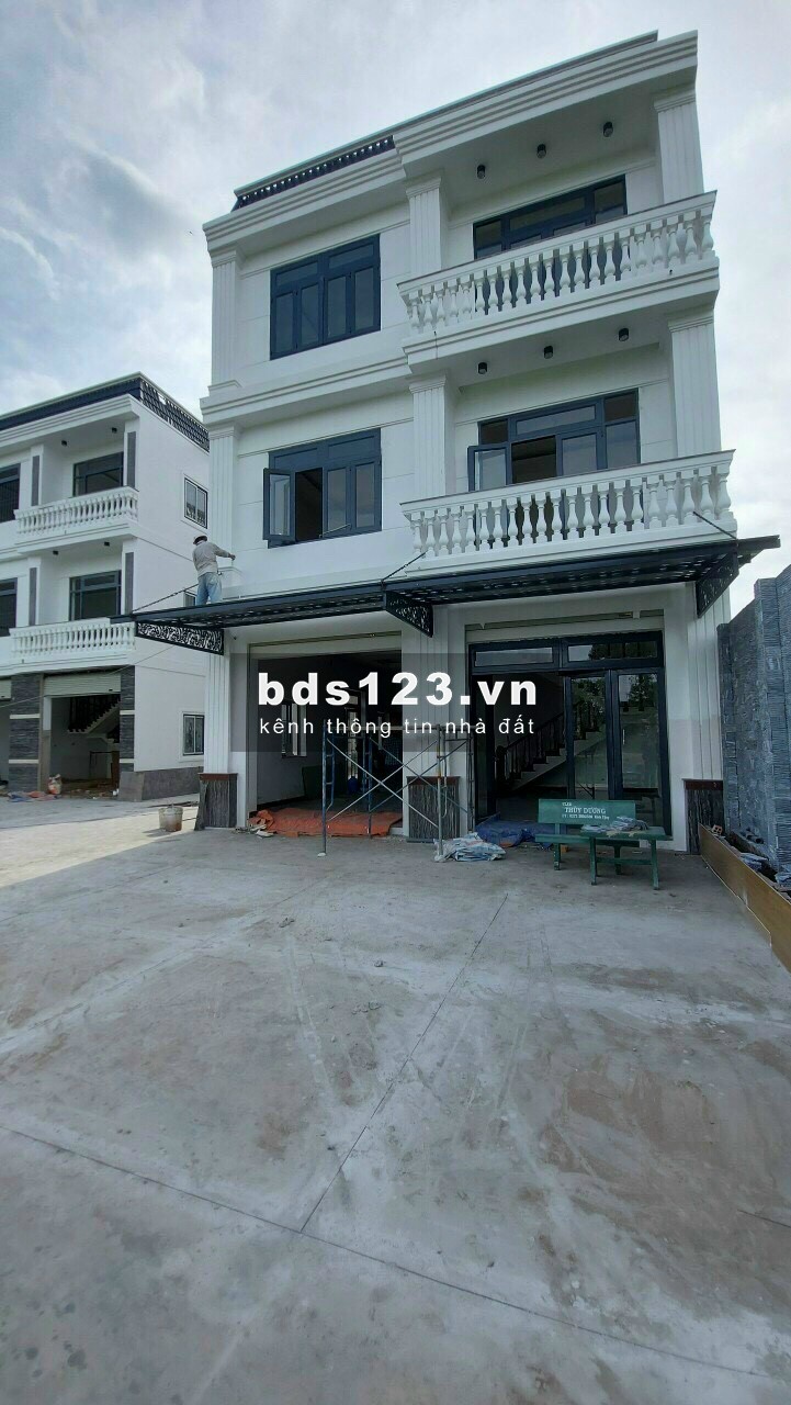 Bán Villa mới xây xong 8x16 Hoàng Phan Thái. Bình Chánh. 2 tấm.