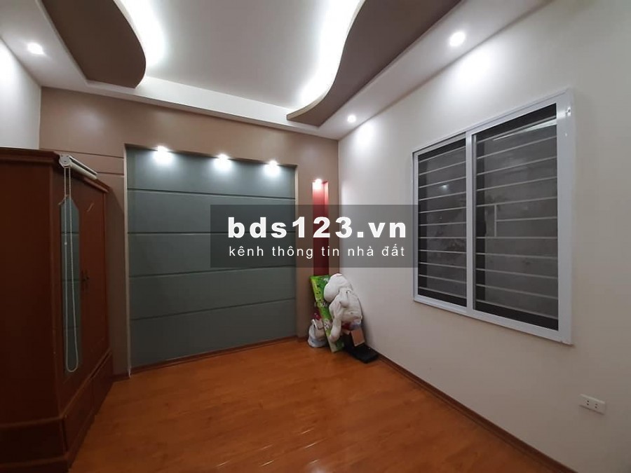 Tôi cần bán nhà Quang Trung Hà Đông DT45m 4 tầng MT4m, phân lô vuông, vỉa hè ô tô đỗ .