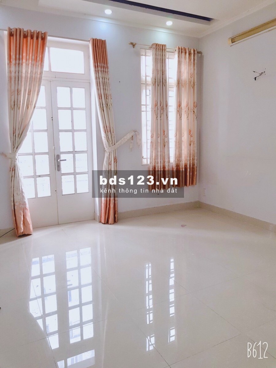 Cho thuê nhà 2 lầu mặt tiền NB đường Bông Sao Phường 5 Quận 8