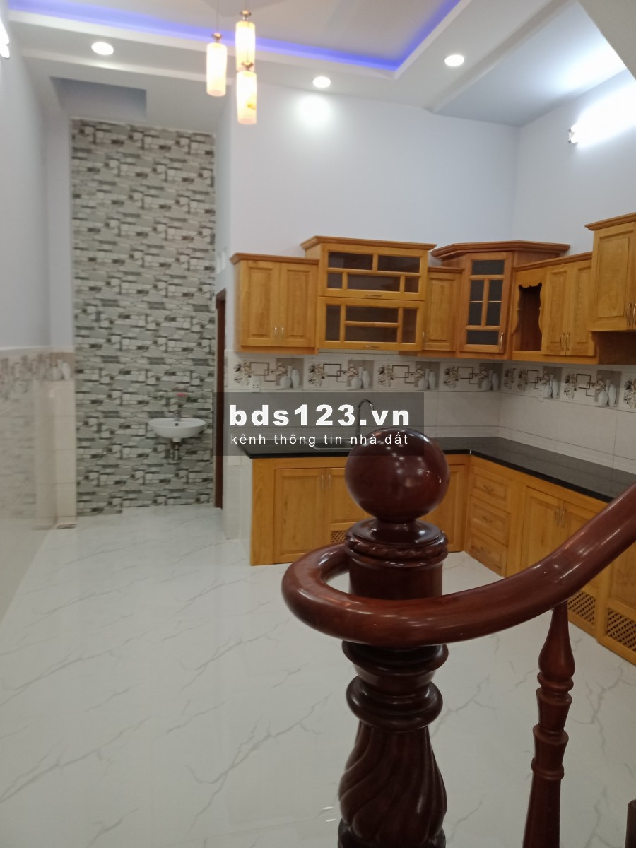 Bán nhà hẻm 10m. 4x14m, đúc 3.5 tấm, sẹc đường Mã Lò, Bình Tân