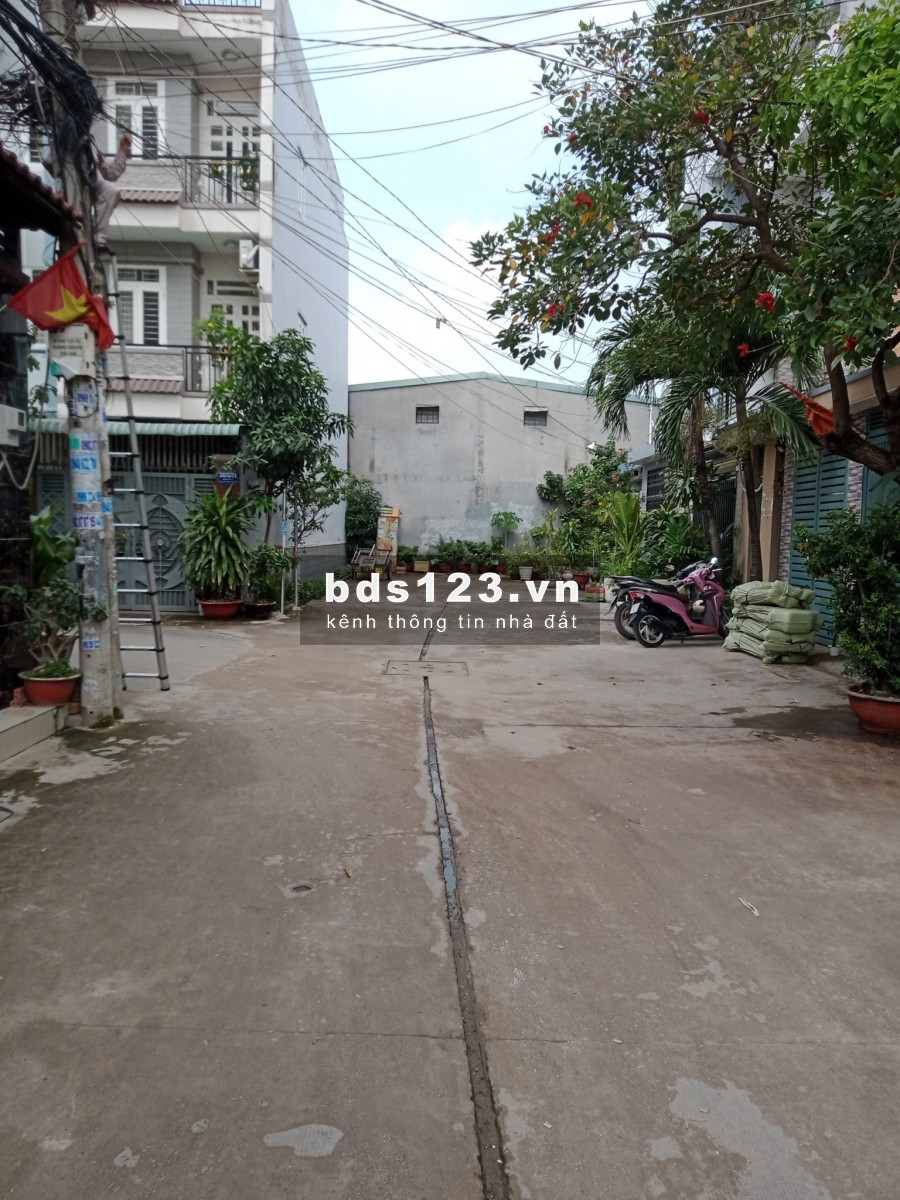 Bán nhà hẻm 10m. 4x14m, đúc 3.5 tấm, sẹc đường Mã Lò, Bình Tân
