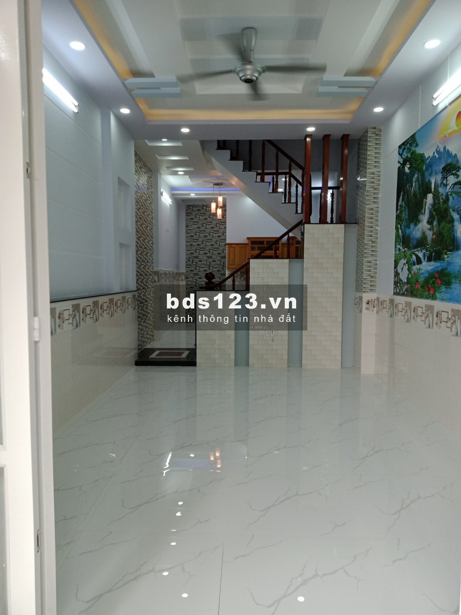 Bán nhà hẻm 10m. 4x14m, đúc 3.5 tấm, sẹc đường Mã Lò, Bình Tân