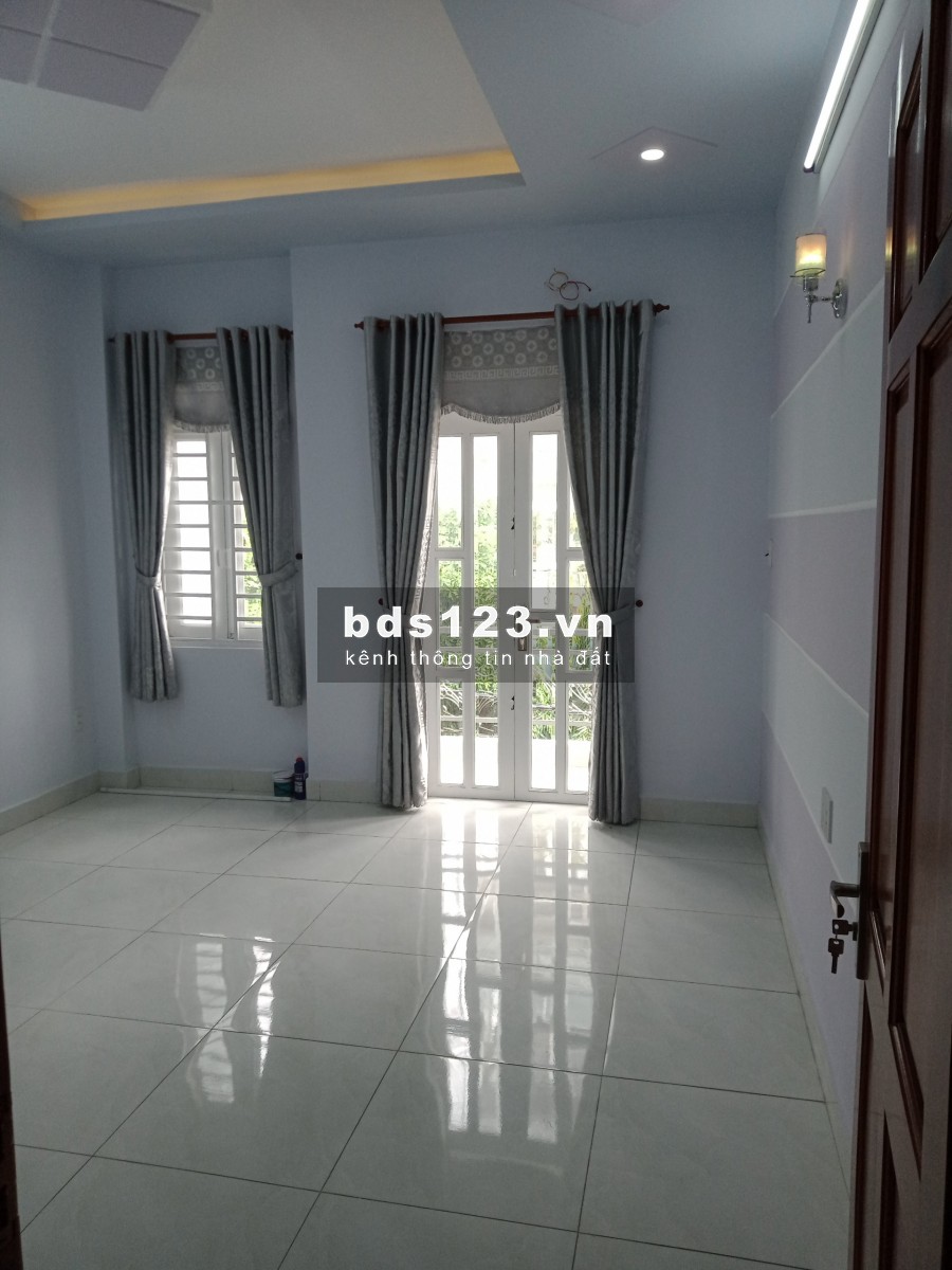 Bán nhà hẻm 10m. 4x14m, đúc 3.5 tấm, sẹc đường Mã Lò, Bình Tân