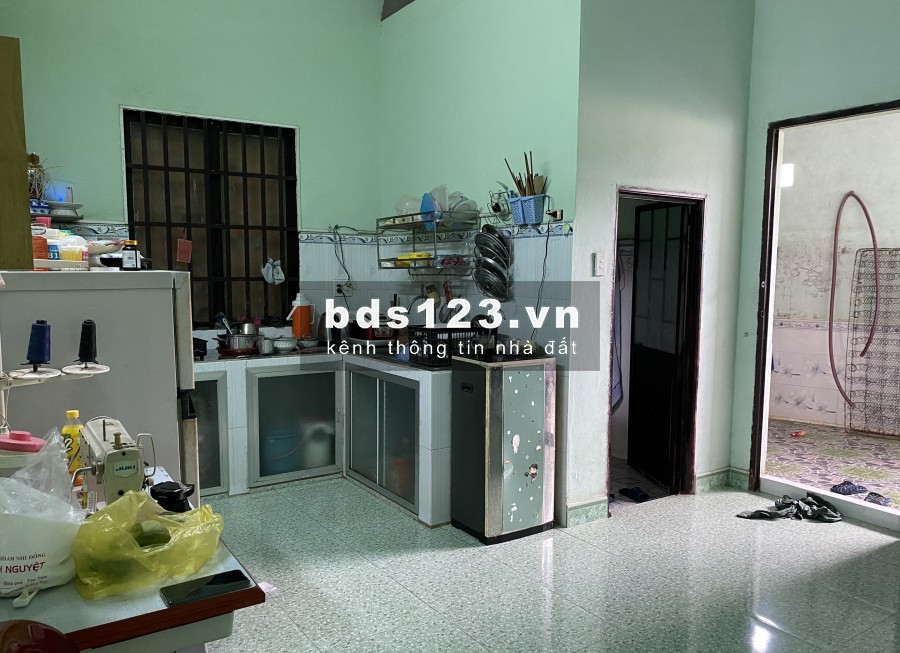 Về quê bán gấp nhà cấp 4 100m2(5,5x18) SHR dân đông
