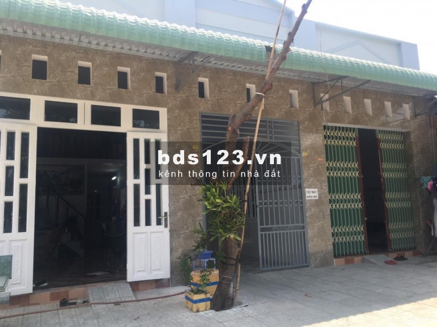 Về quê bán gấp dãy trọ 300m2(10x30) 16p/2kiot thu nhập 17tr/1thang