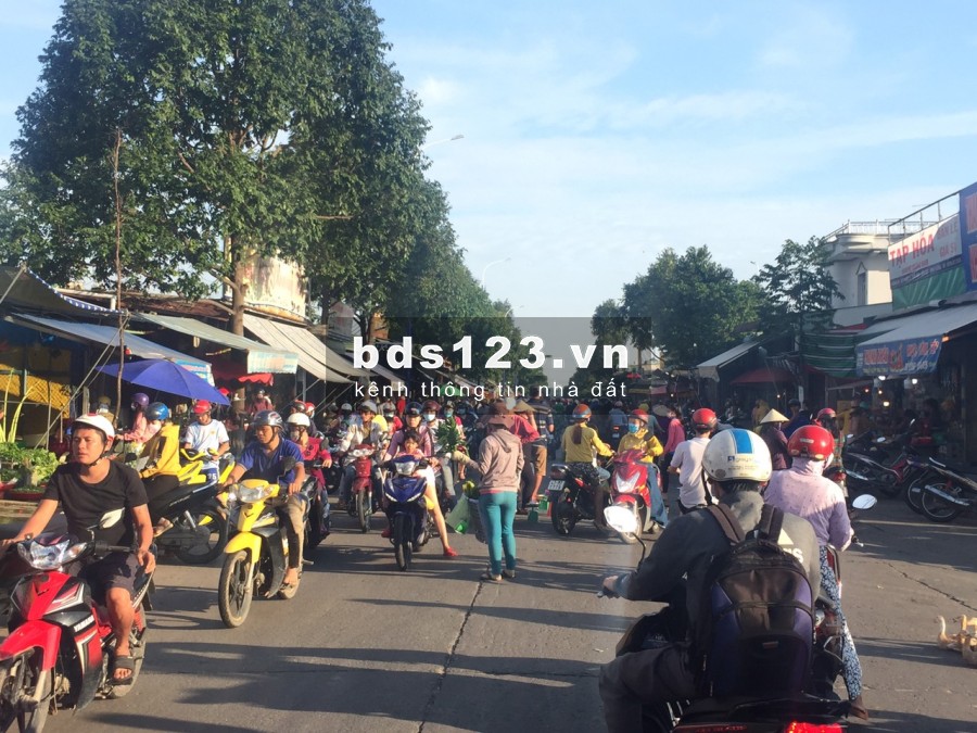 TÔI CẦN BÁN 300M2 ĐẤT THỔ CƯ CÓ SỔ HỒNG RIÊNG TRONG KHU ĐÔ THỊ MỚI BÌNH DƯƠNG GẦN KHU DU LỊCH ĐẠI NAM, VỊ TRÍ ĐẸP ĐÔNG DÂN GẦN TRƯỜNG HỌC GIÁ 680 TRIỆU BAO SỔ