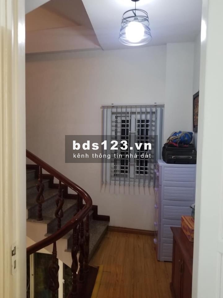Cần bán nhà mặt phố Huỳnh Thúc Kháng dt42m 4 tầng, đường ôtô thông, vỉa hè 3m, kinh doanh