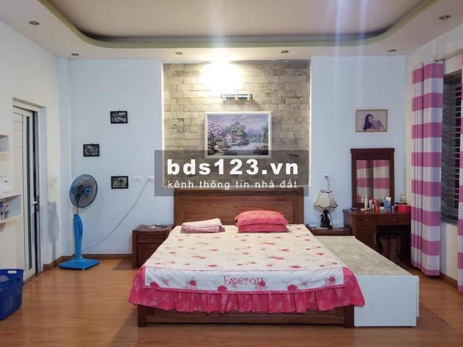 Cần bán nhà mặt phố Huỳnh Thúc Kháng dt42m 4 tầng, đường ôtô thông, vỉa hè 3m, kinh doanh