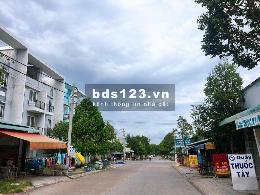 GIA ĐÌNH CẦN BÁN DÃY TRỌ ĐÔI 14PH 2KIOT CHO THUÊ 20TR/THÁNG Ở CHỢ BÌNH DƯƠNG