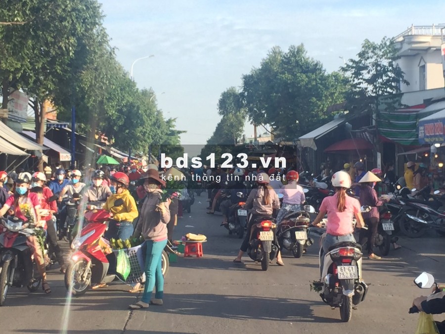 GIA ĐÌNH CẦN BÁN DÃY TRỌ ĐÔI 14PH 2KIOT CHO THUÊ 20TR/THÁNG Ở CHỢ BÌNH DƯƠNG
