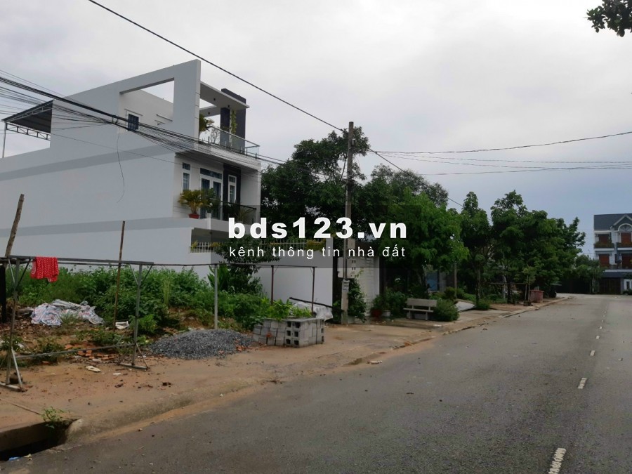 Sang gấp nền đất thổ cư 100m/950 triệu gần chợ Phú Chánh,cách HVL 200m,SHR